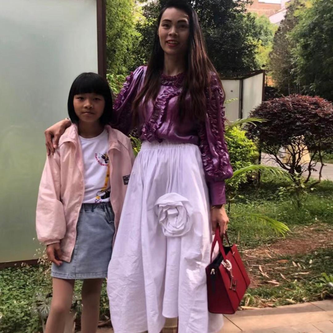 村里的姑娘叫小方