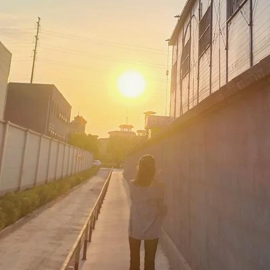 @小微凉~