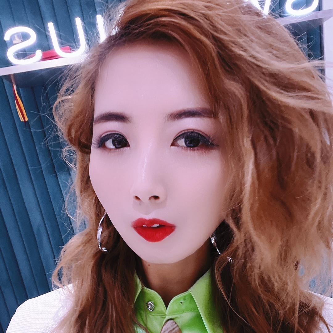 永昌西纳维思轻奢女装