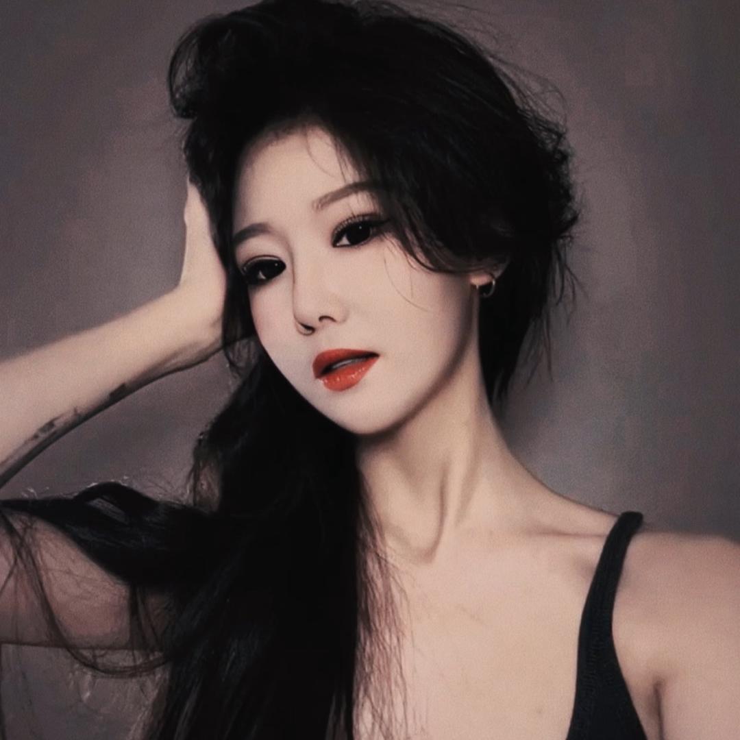 ๑҉ 依 烁
