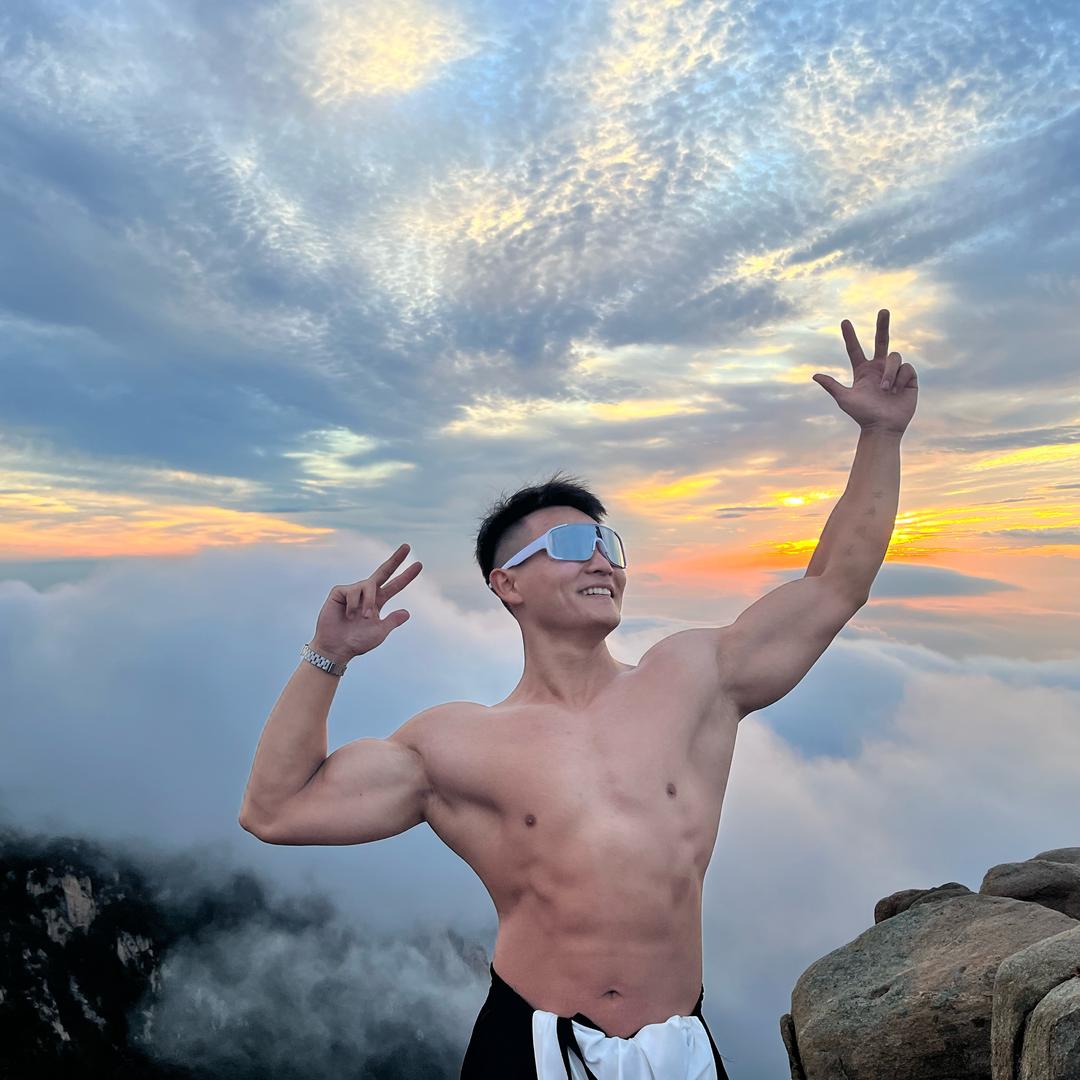 云龙爱健身