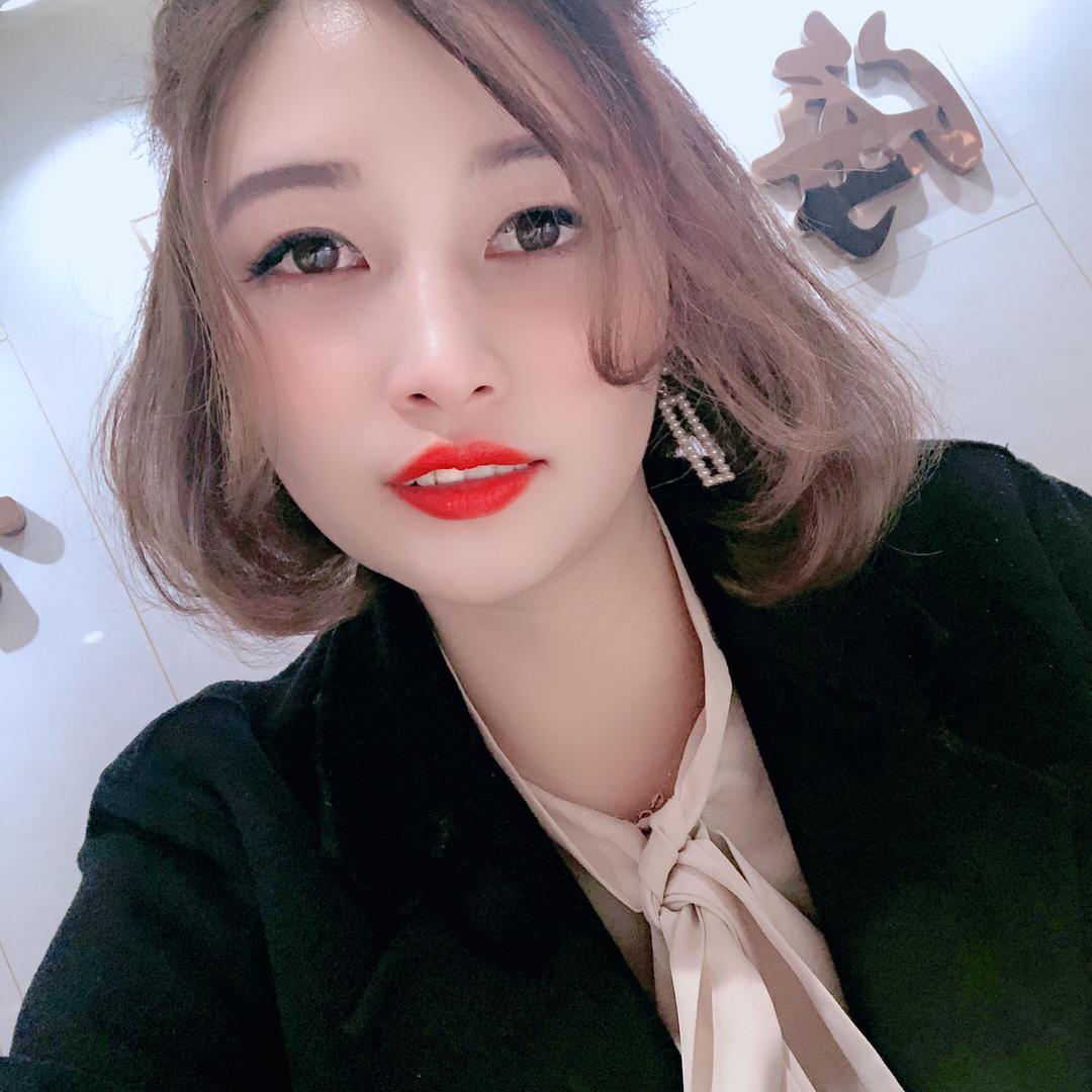 🌻 卖房子的小姐姐