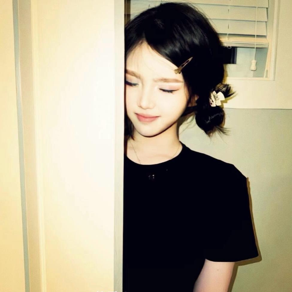 娜七小姐.