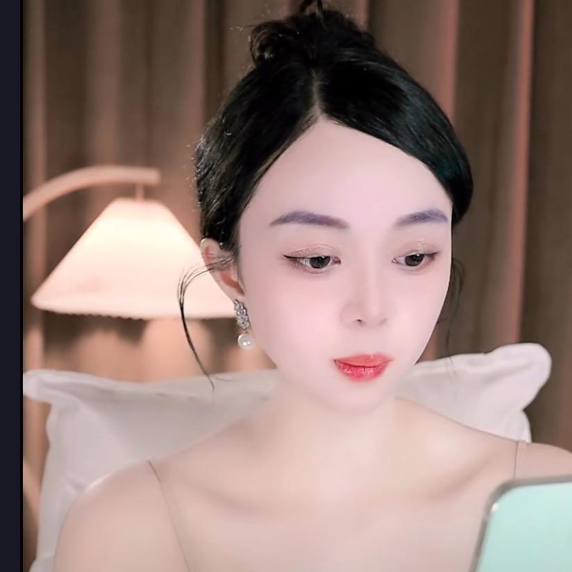 漂亮表妹🏠在三亚🎤💃