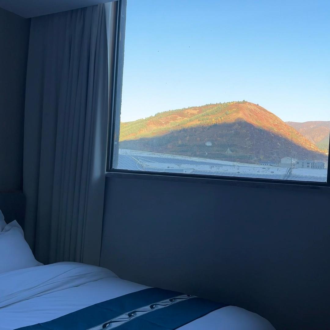 万信至格（黄龙九寨高铁站）——奥特曼