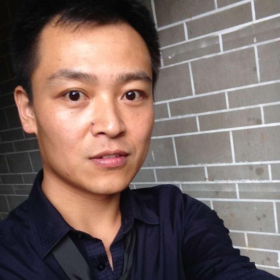 每周五晚直播语言表达课程的辉哥