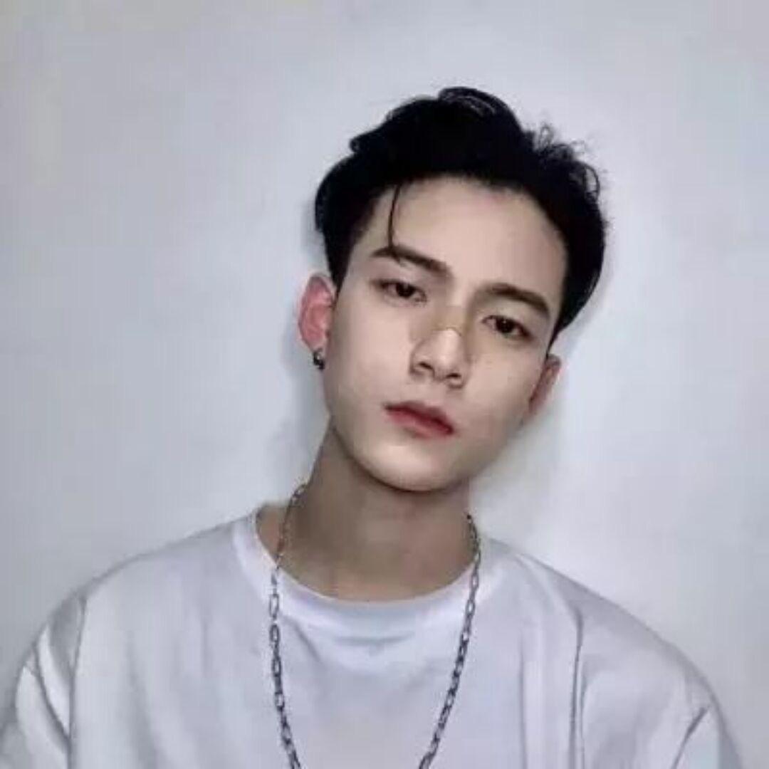 施新不太聪明