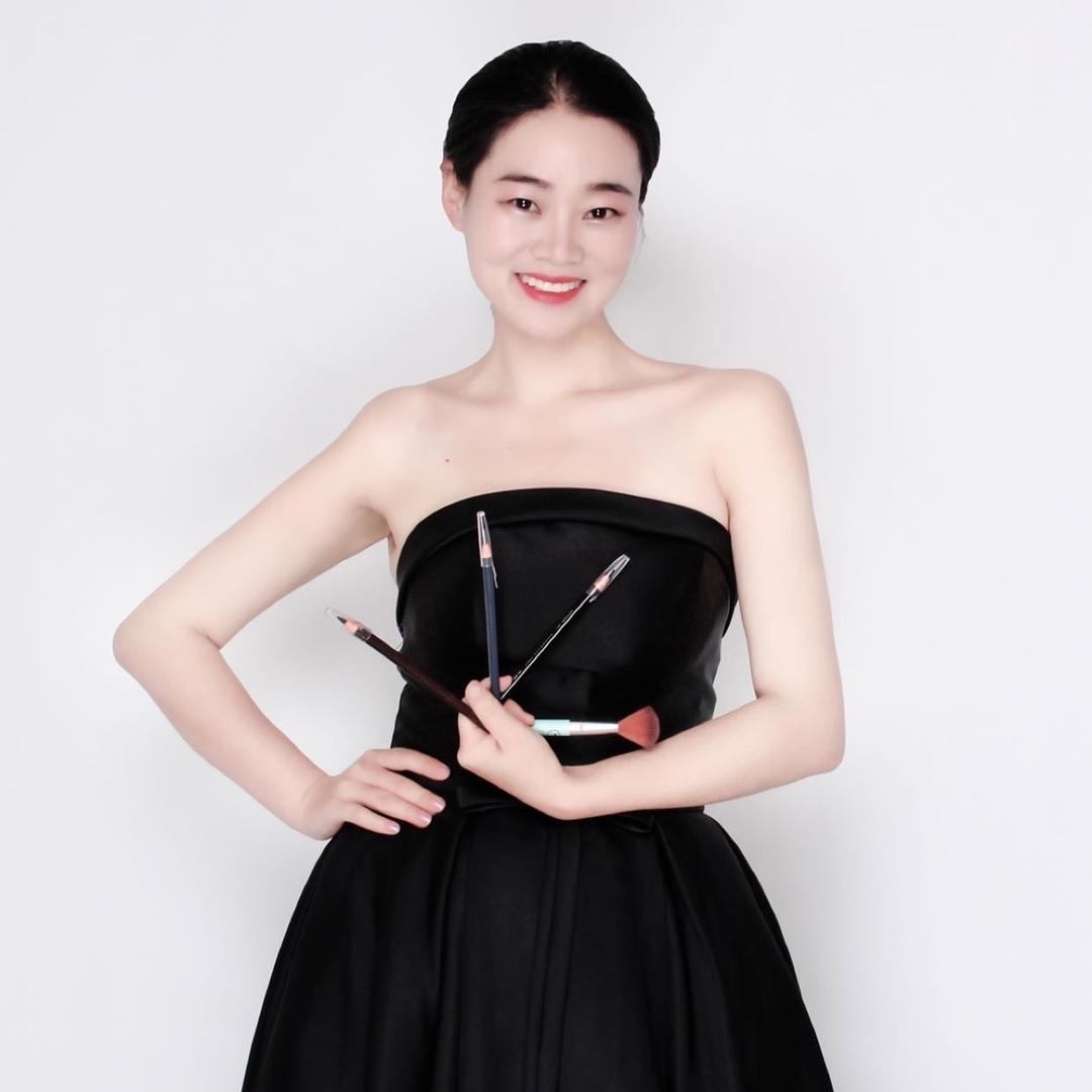 在昆明做眉毛的Coco