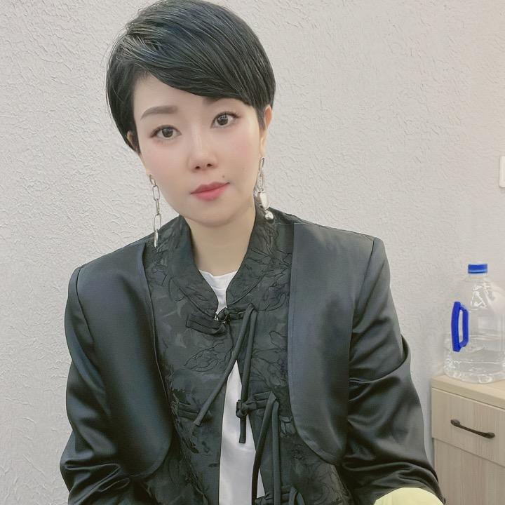 温州市鹿城区南汇月华服装店的小店潮女穿搭