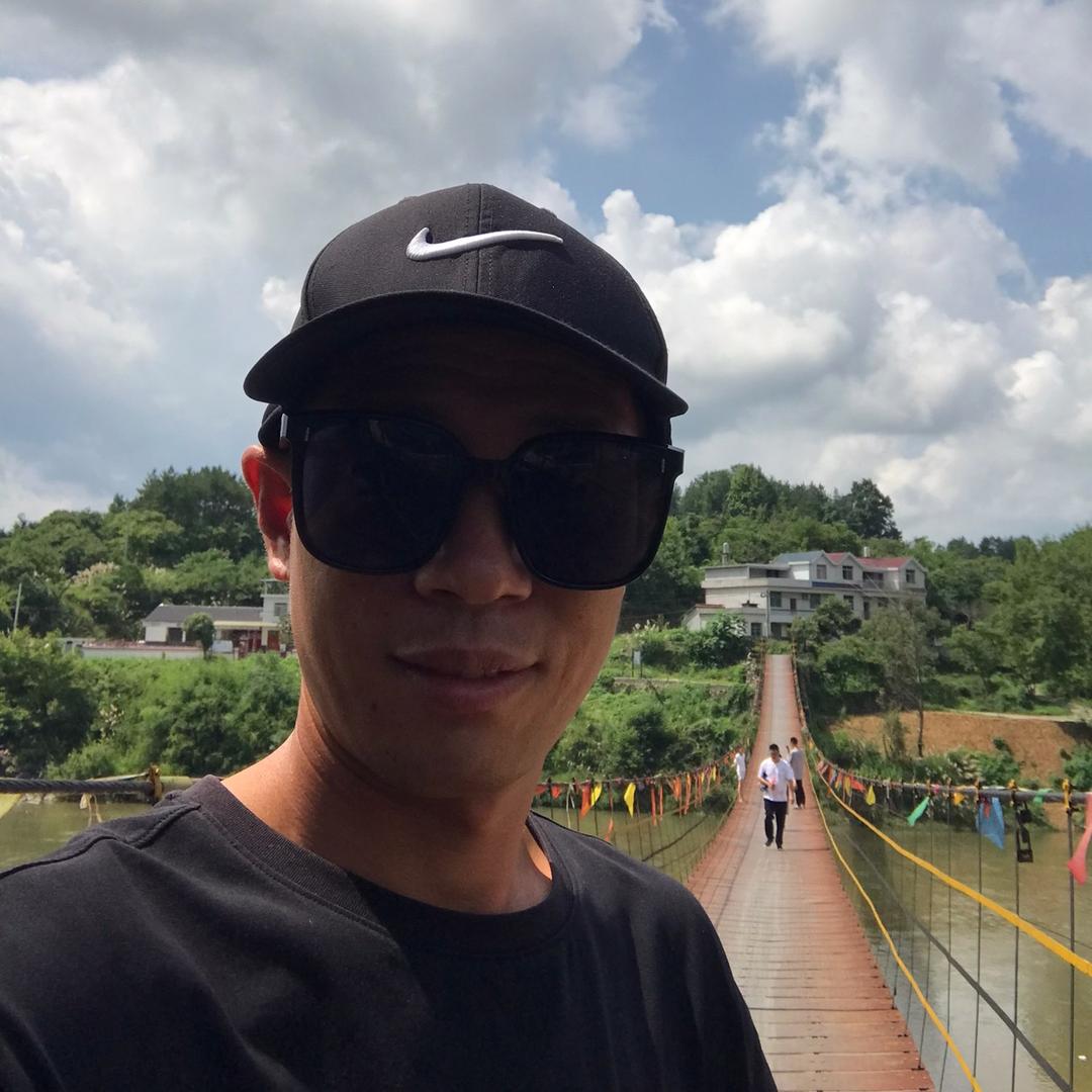 Ch眷恋因懂而生，相伴因思念而聚。