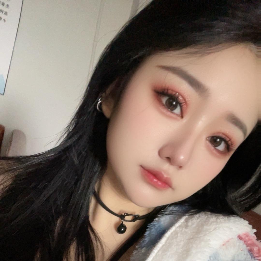 21584012921