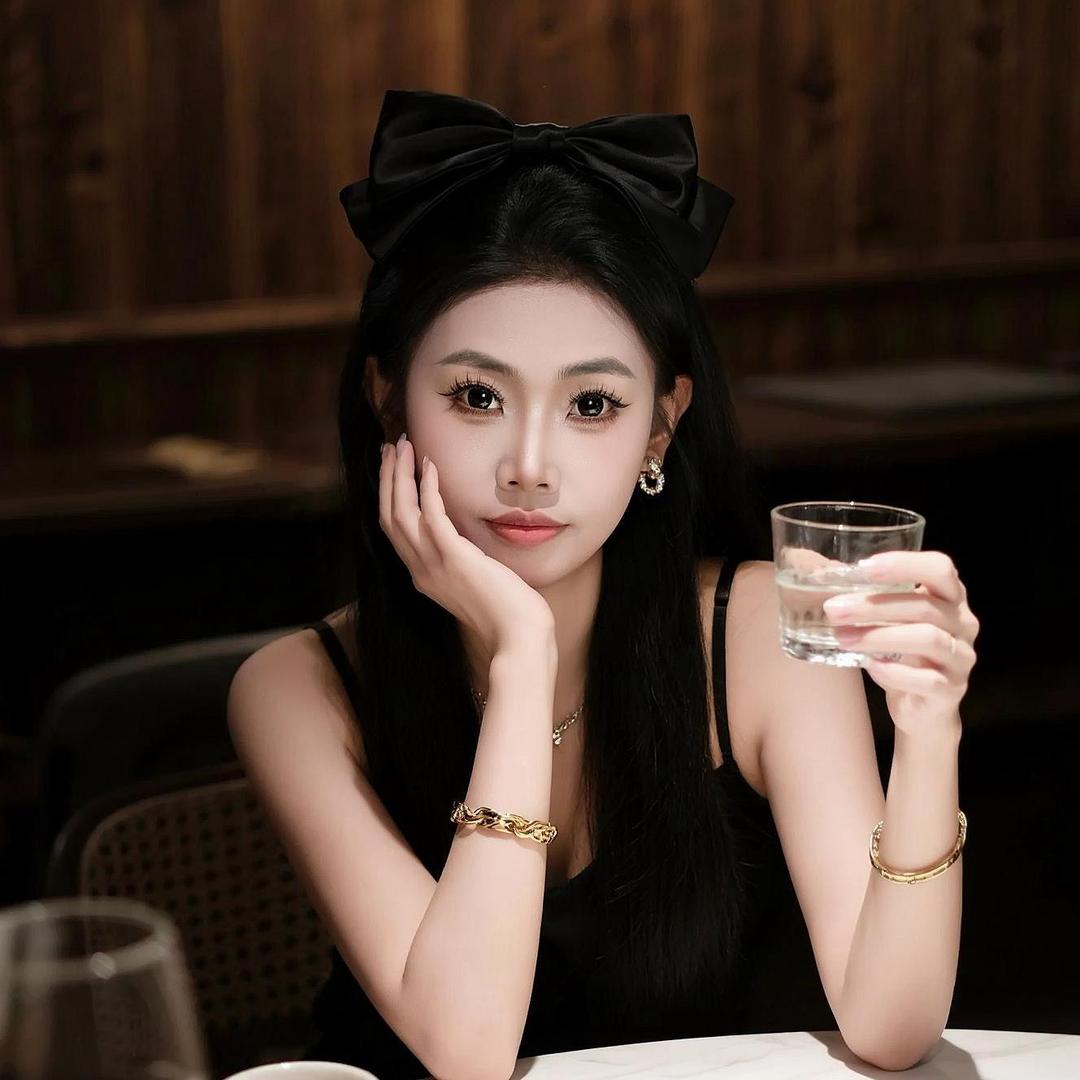 扯皮小白猫