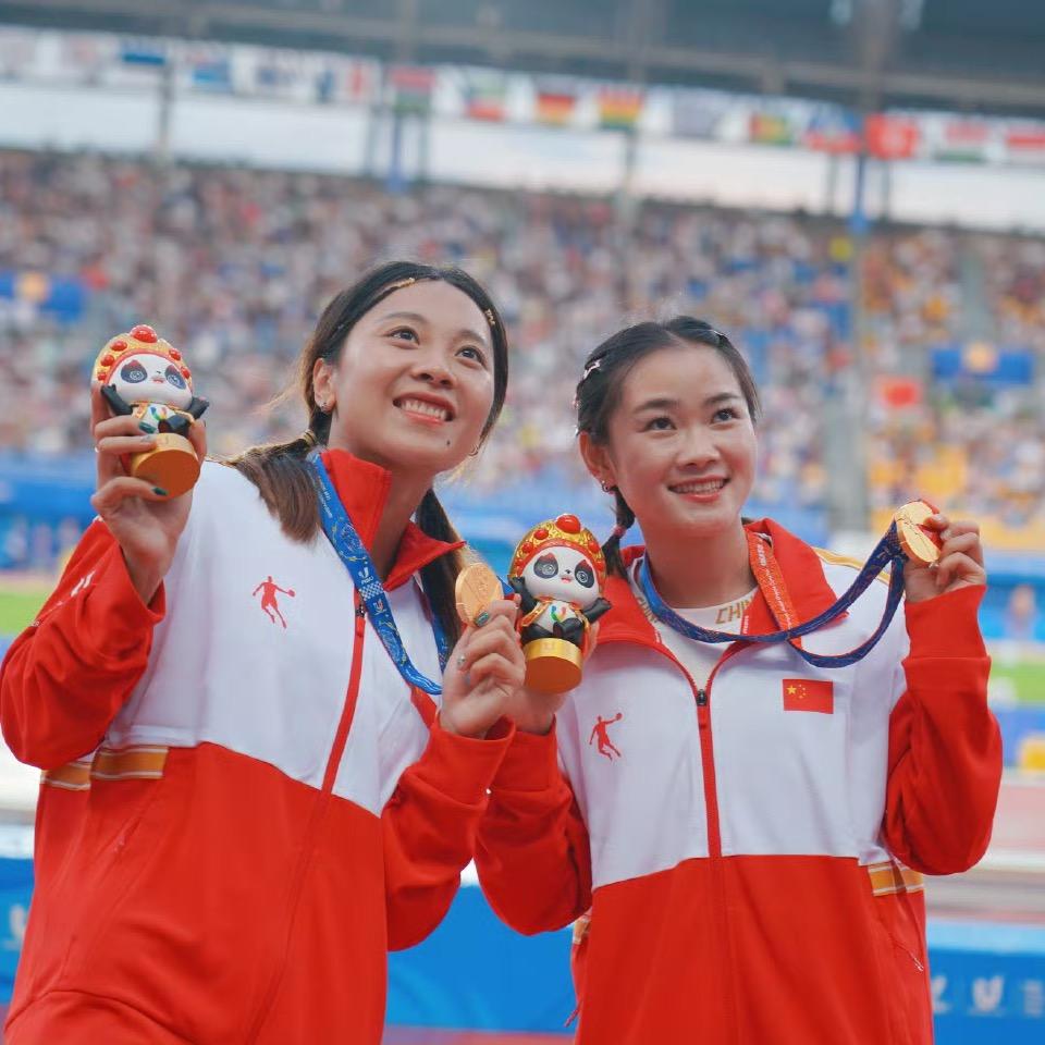 被太阳晒黑的人