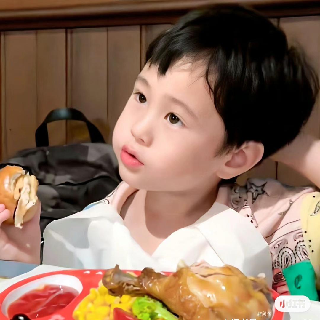 可以叫我花花yaya.