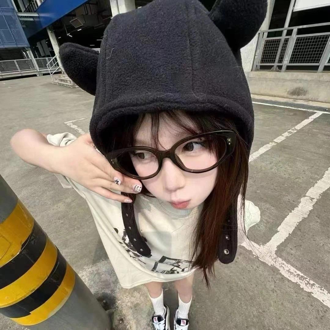 ⁷