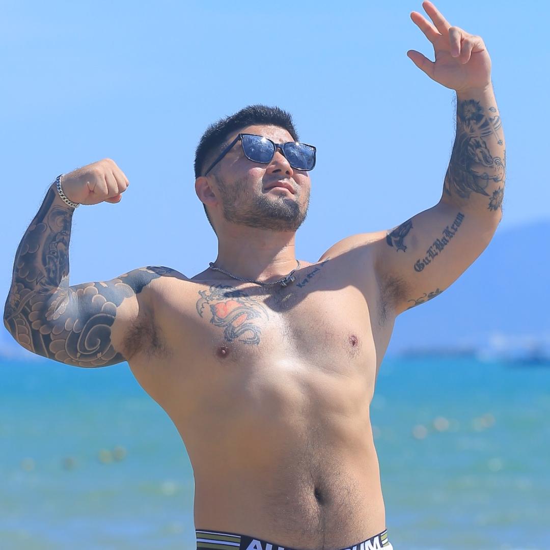 肌肉流氓兔🚀✈️🥦（耳光力量）