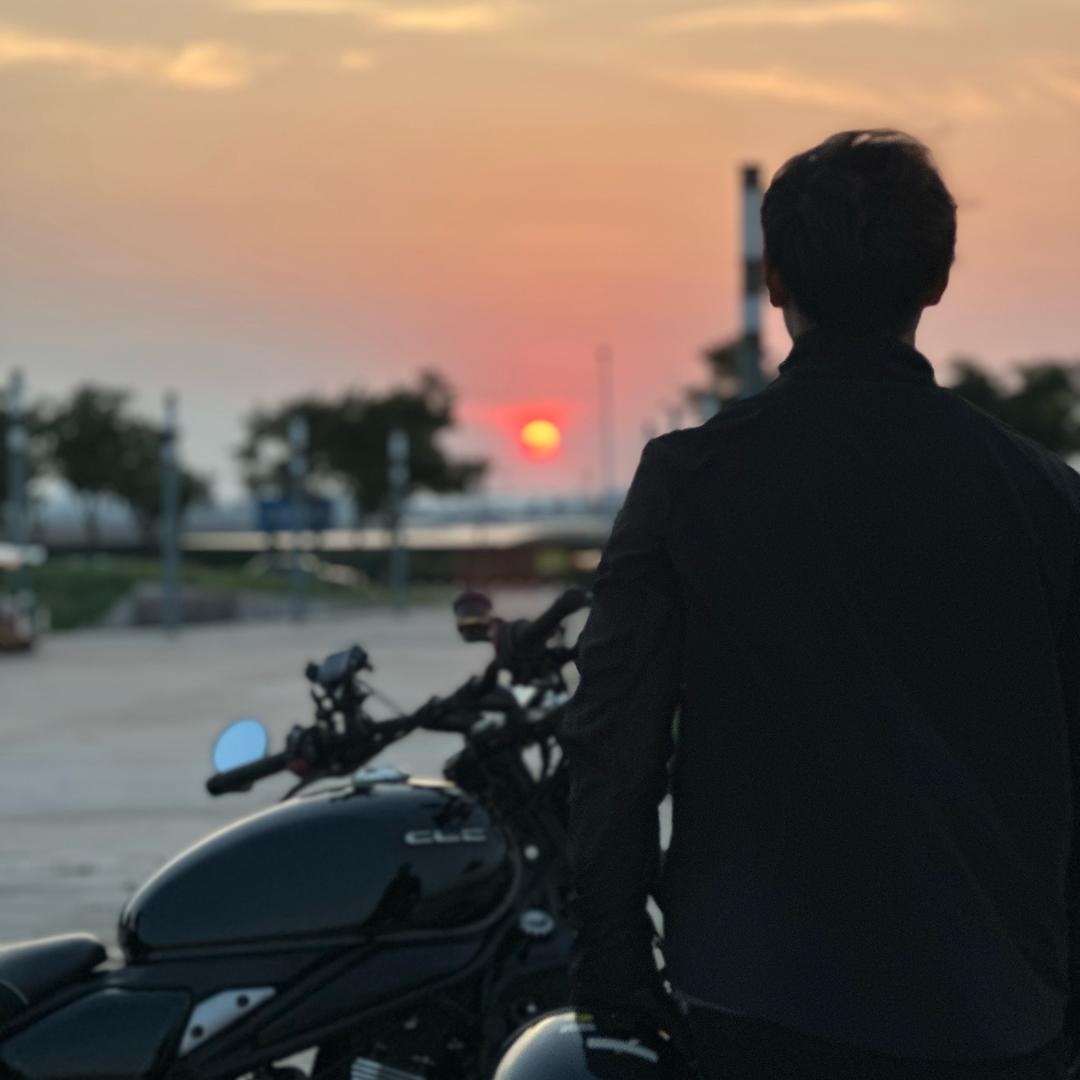 小全不黑（长途摩旅中）