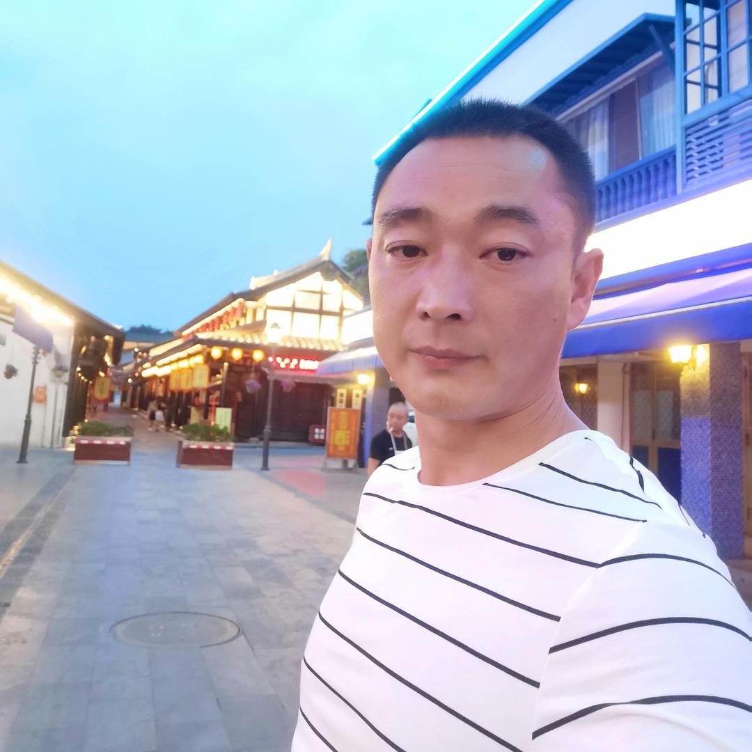 黄勇大棚西瓜种植户