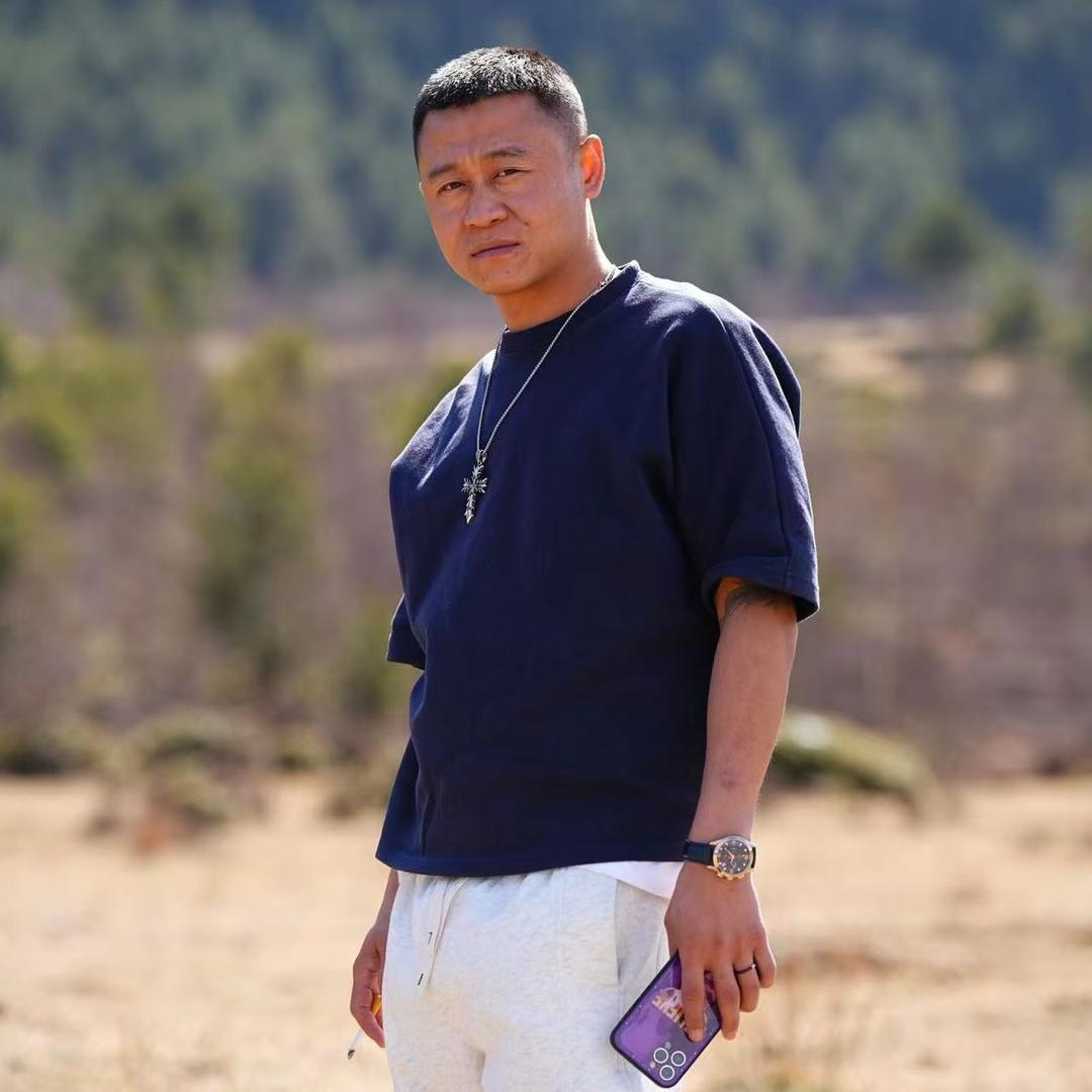 独自行走的小叔叔。