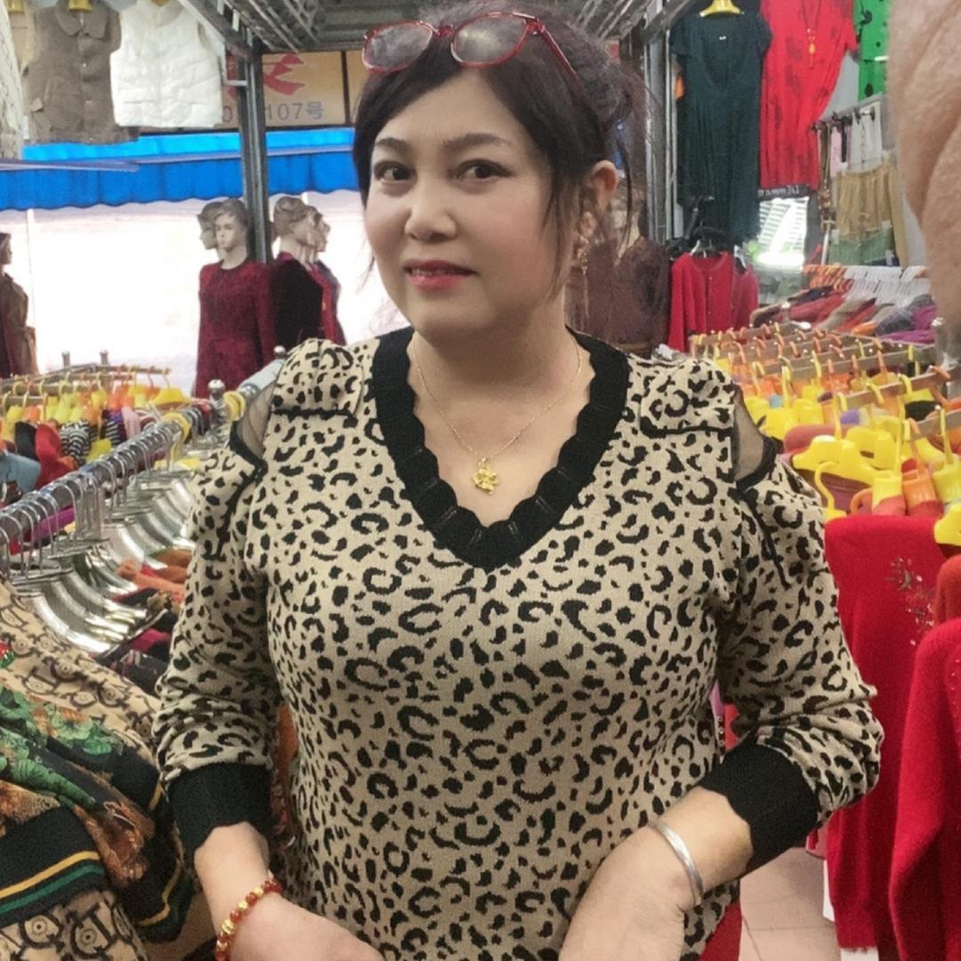 服装石头姐
