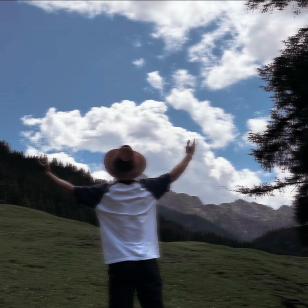 ‰
