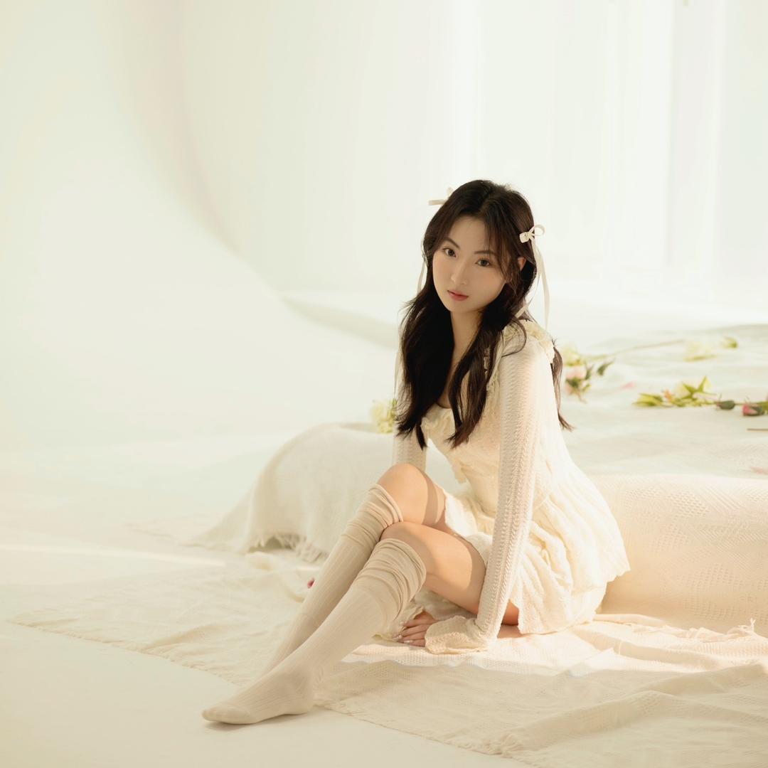 小贡美美.