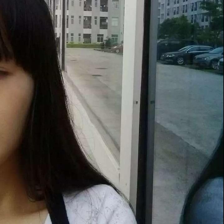 是 Grace Tang小唐吖