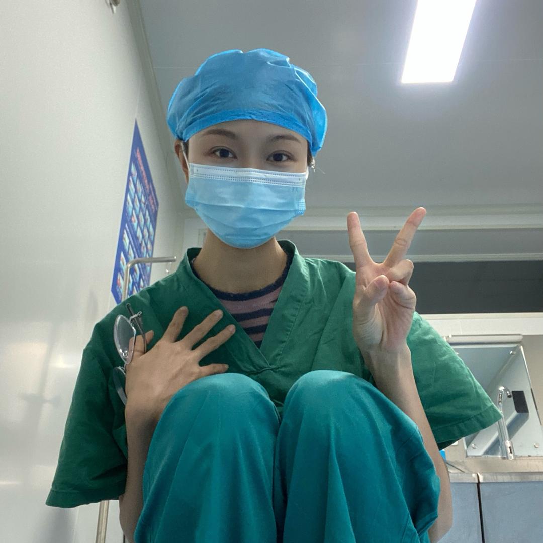 提灯老奴小秦