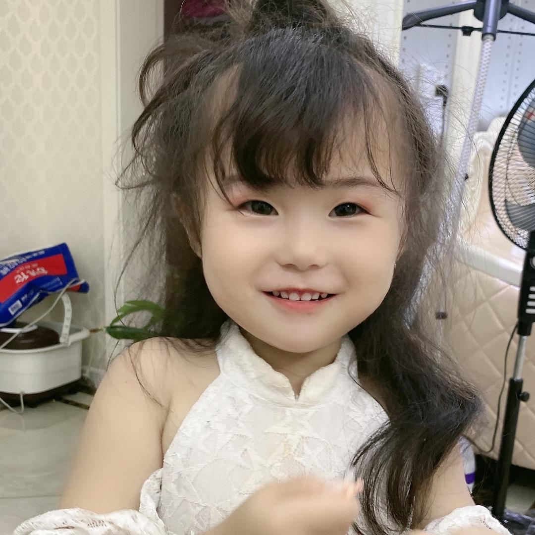 依嫒小姐姐