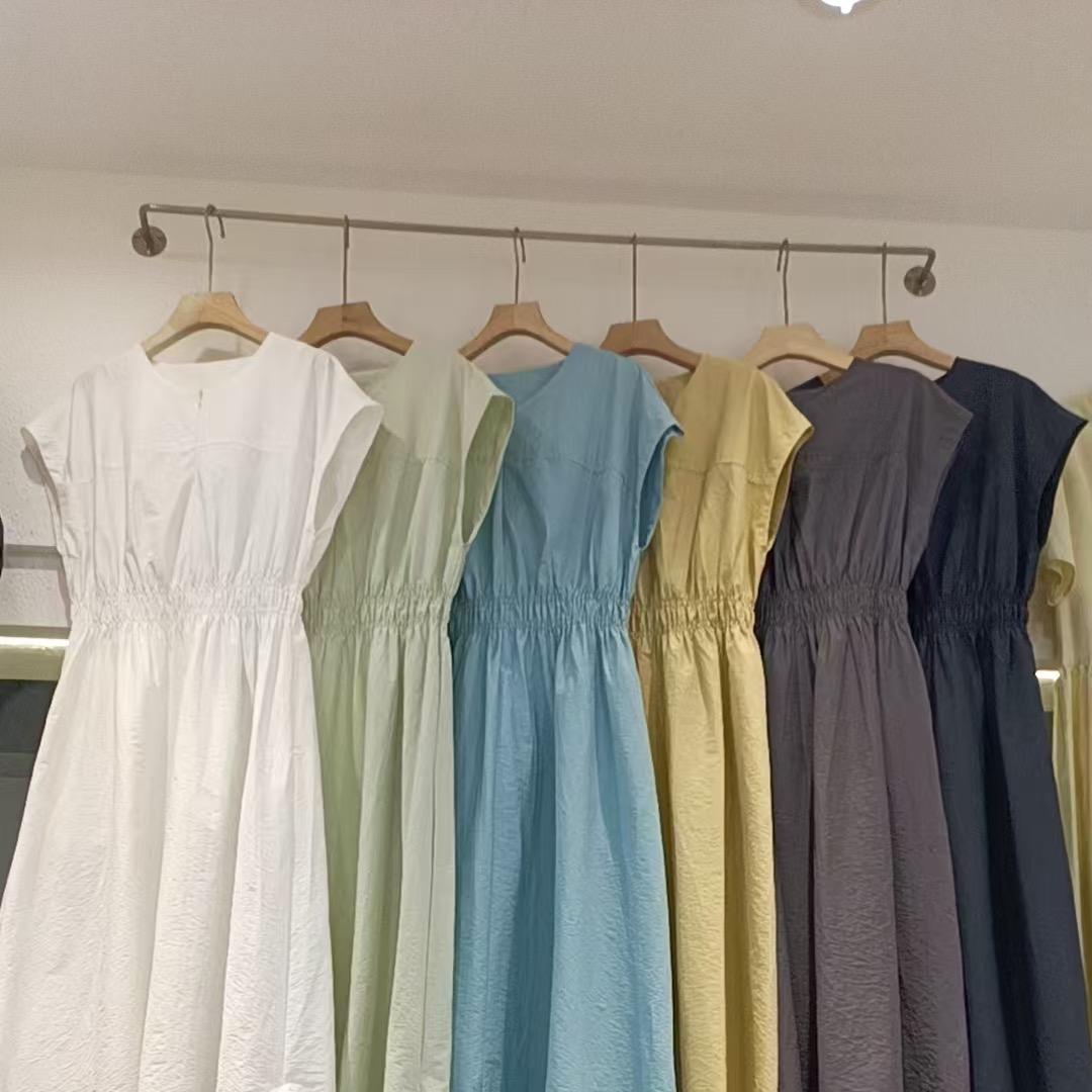 欧韩休闲女装工厂店
