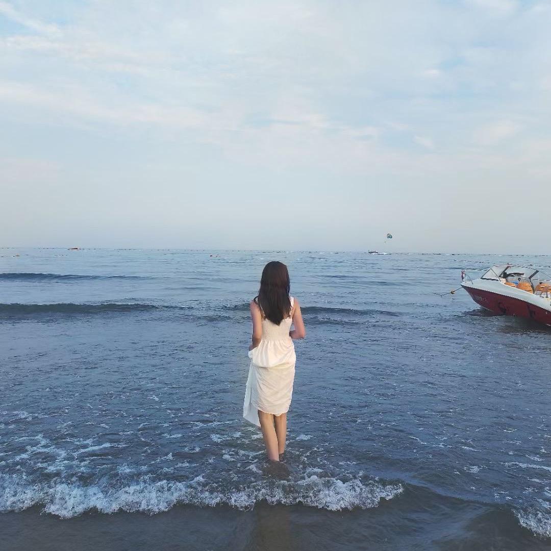 馋嘴小妞