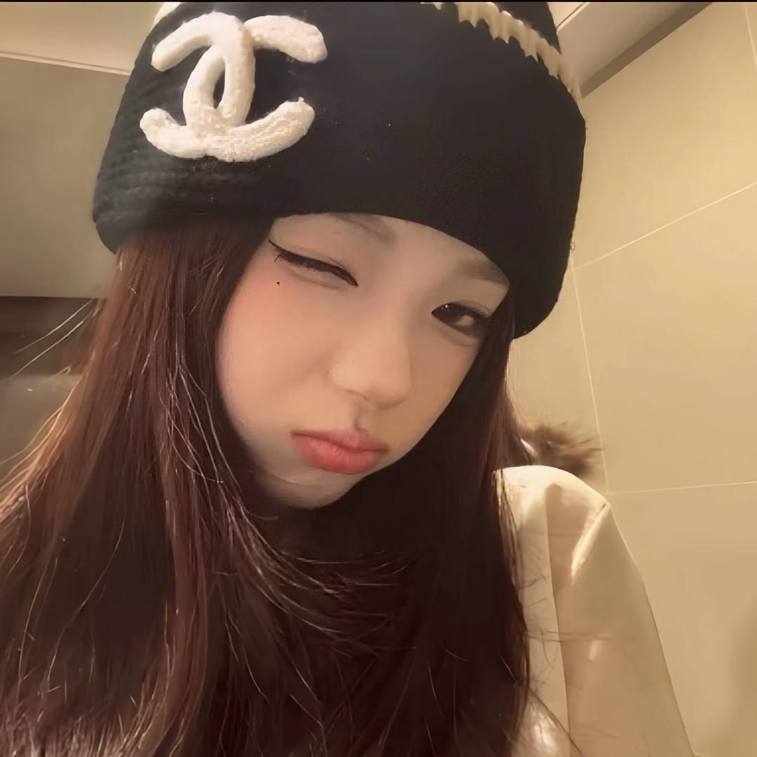 ㅤ卖萌惨遭肘击