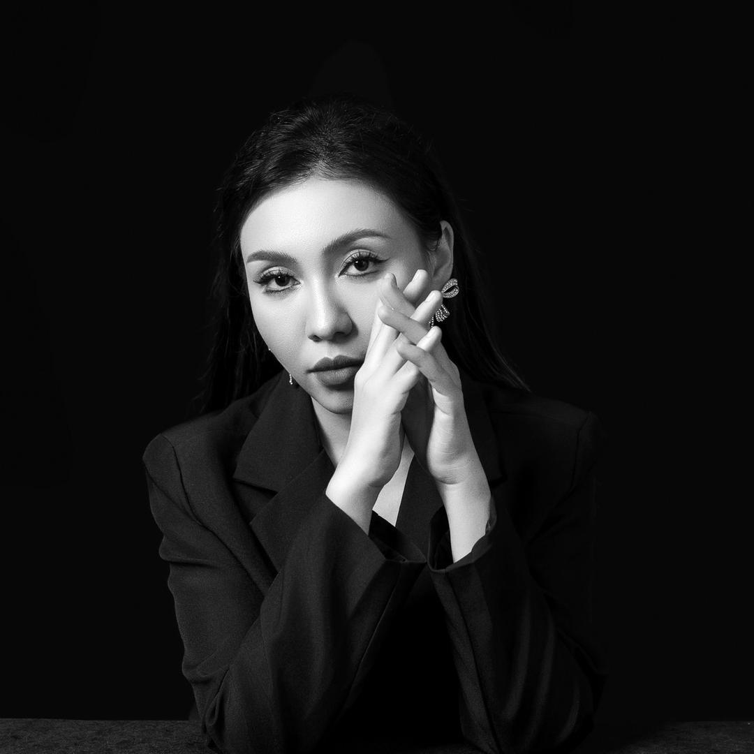 迪丽乐婚纱礼服店