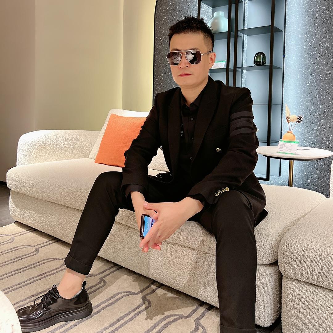 临沂皇冠名品男装