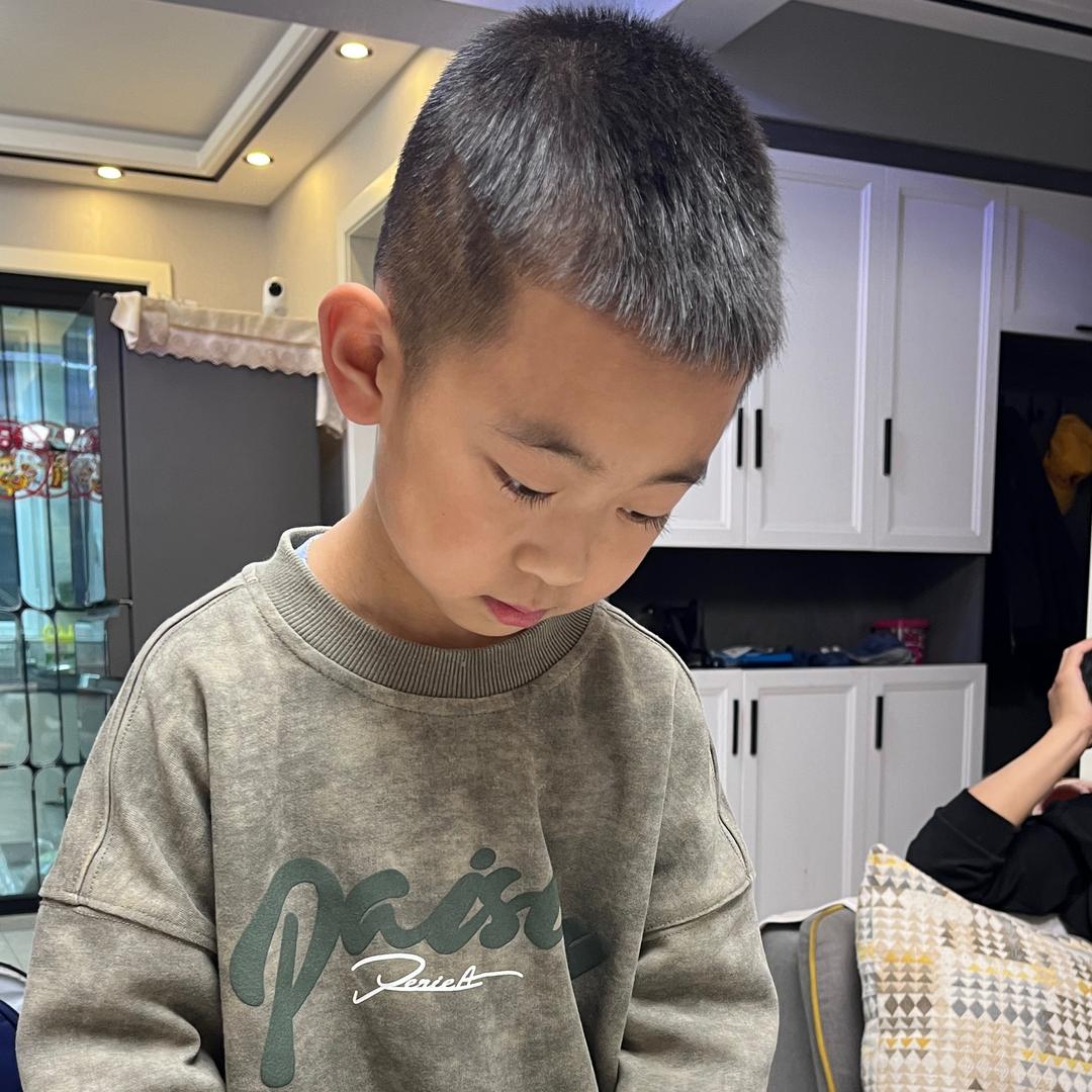 大手牵小手