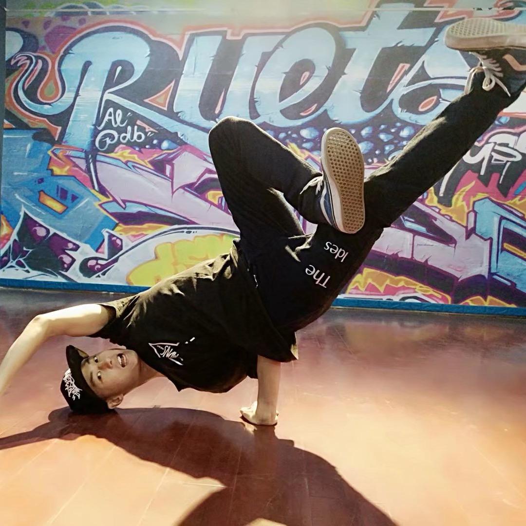 许昌教街舞的刘老师