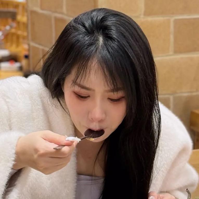 小玲超爱吃