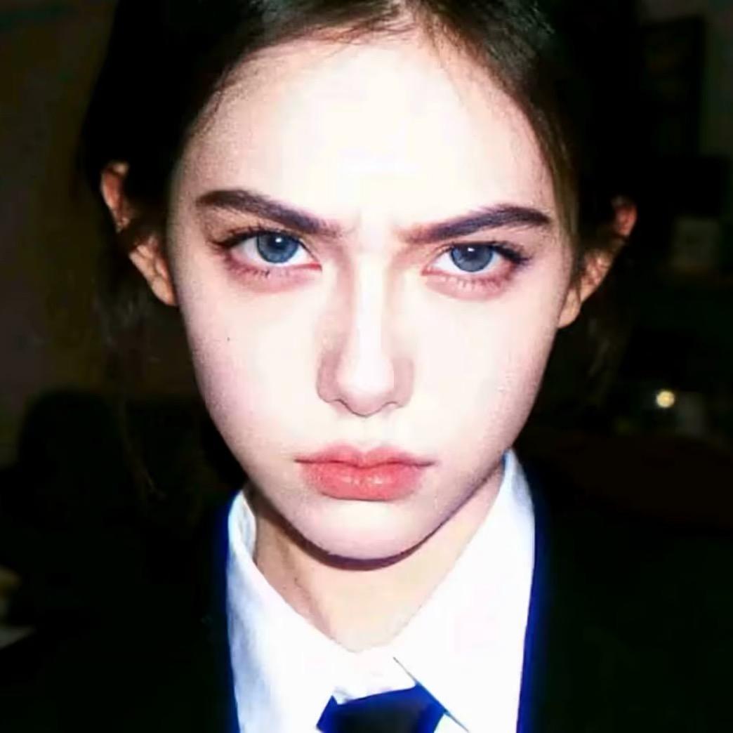 ✧＼ ٩(눈౪눈)و /／