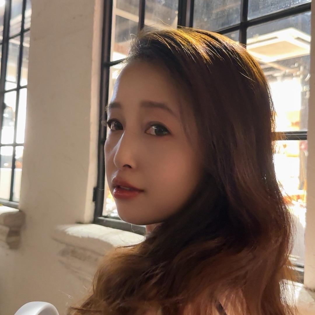 小 V