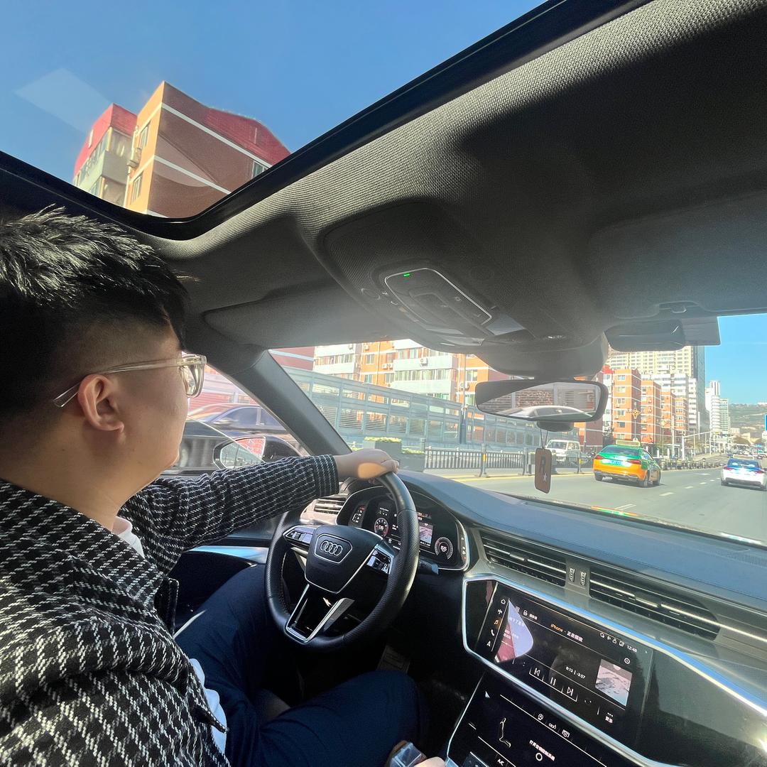 王  哪跑