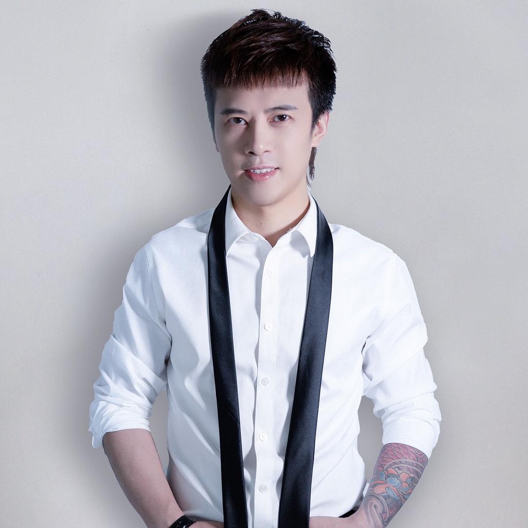 杭州6块腹肌发型师@威先生