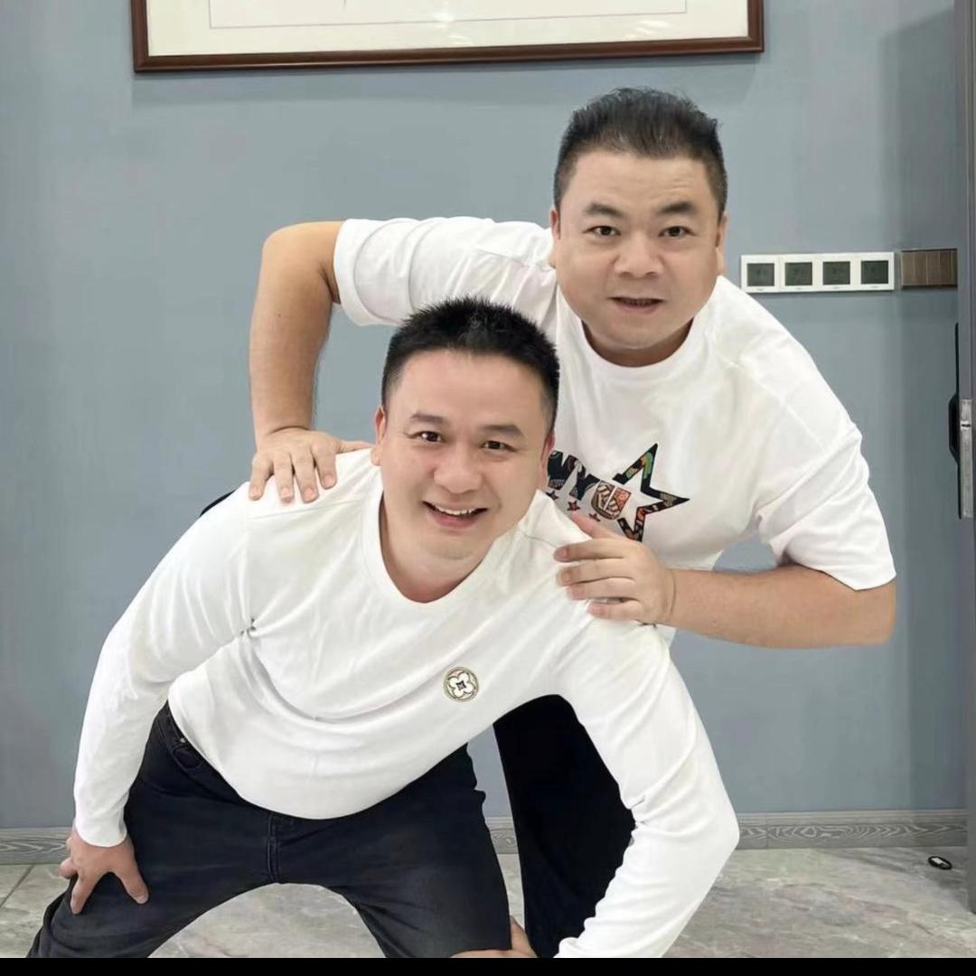 憨厚拍档