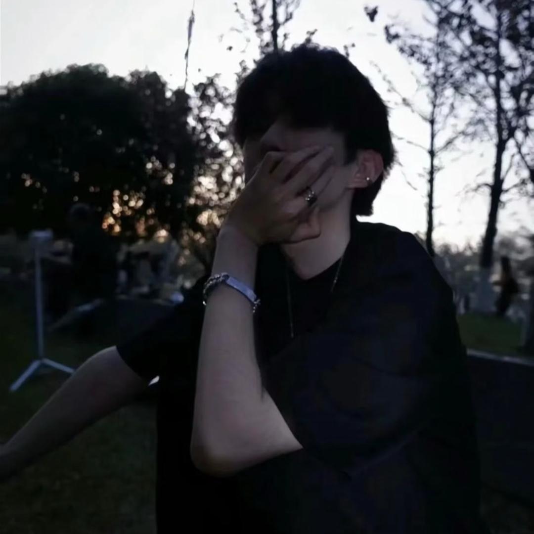 YY。