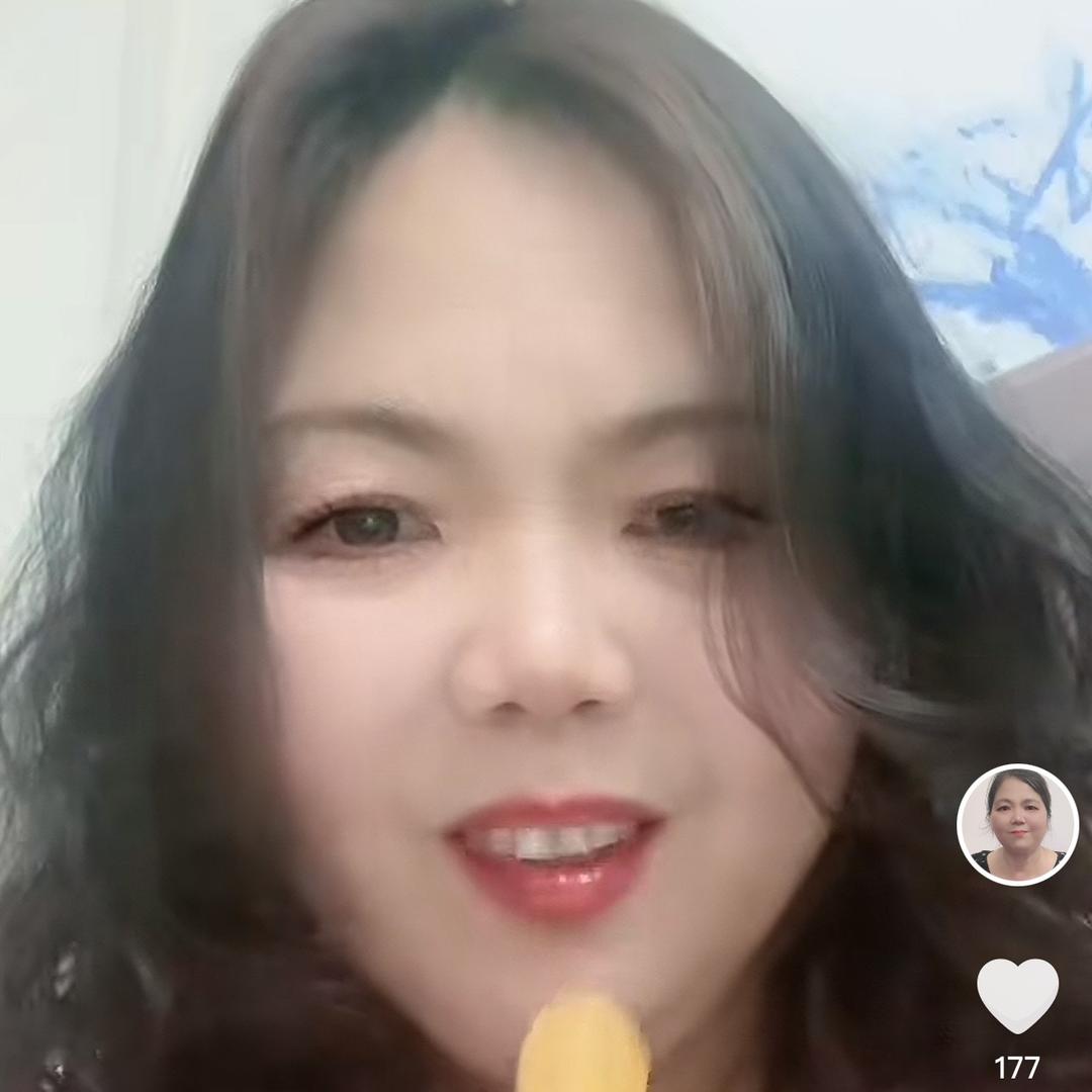 红姐在卖鱼