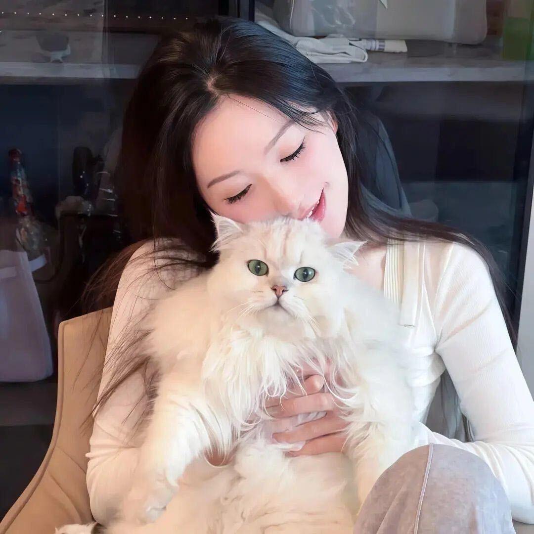 -周八見^