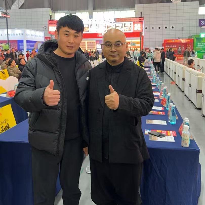 路春缘酒店-晓春