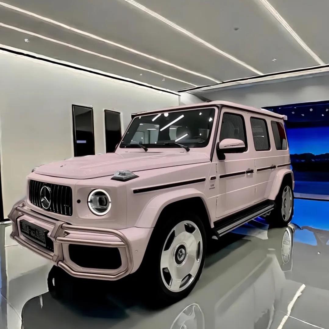 卖汽车的小姐姐