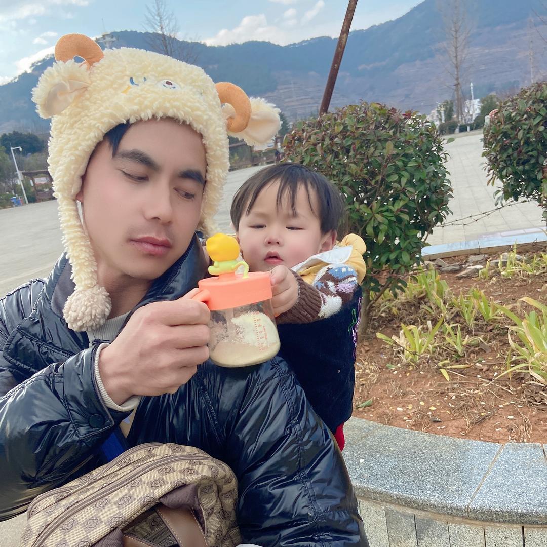 小杰(努力筹手术费)