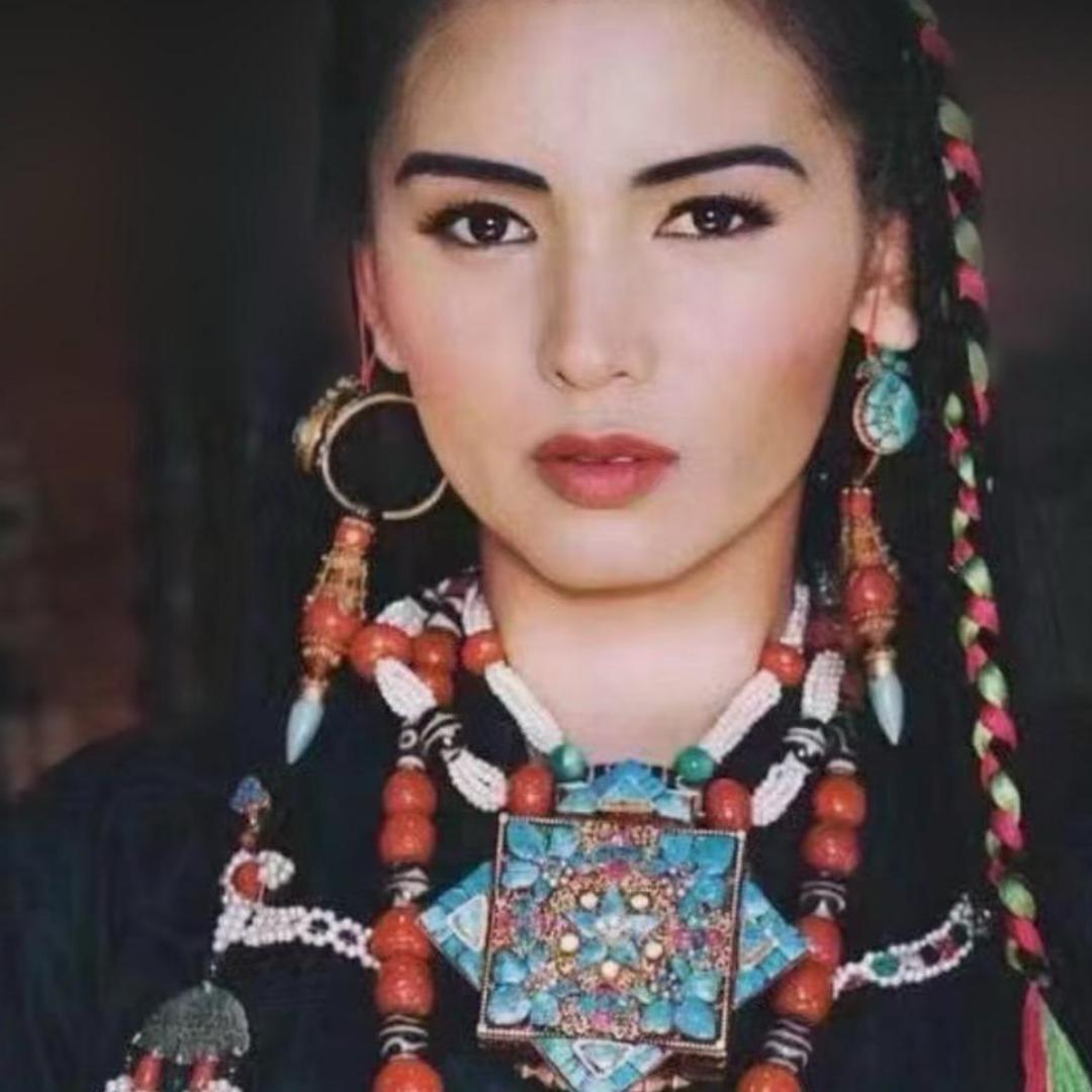 日喀则市，步行街藏式珠宝店欢迎你👏👏