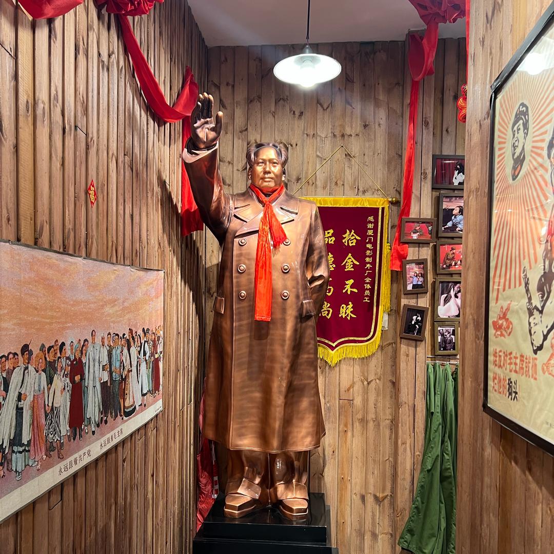 王小(・̮︢⍸・̮︢)